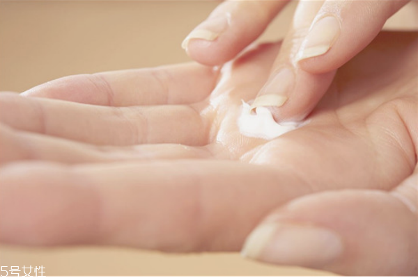 身體乳真的能美白嗎 diy美白身體乳液 身體乳真的能美白嗎 diy美白身體乳液