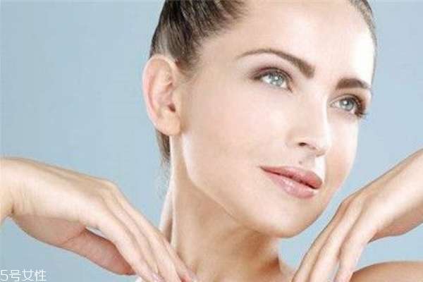 冬天油性皮膚用什么護(hù)膚品 油皮冬天用的護(hù)膚品 冬天油性皮膚用什么護(hù)膚品 油皮冬天用的護(hù)膚品