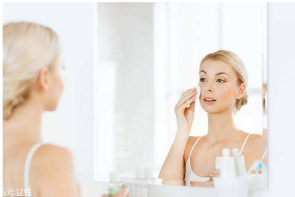 臉部皮膚很干怎么辦 讓你水潤(rùn)一整冬