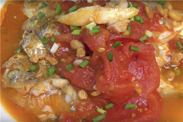 白鯧魚怎么做好吃 酸甜可口番茄燜白鯧的做法 白鯧魚怎么做好吃 酸甜可口番茄燜白鯧的做法