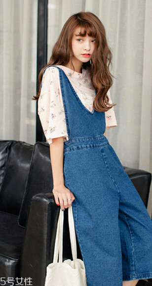 字母t恤怎么搭好看 3招不顯胖穿搭 字母t恤怎么搭好看 3招不顯胖穿搭