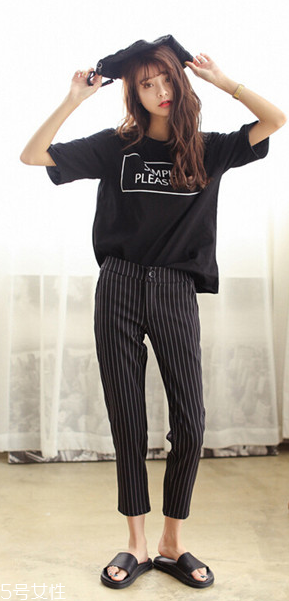 字母t恤怎么搭好看 3招不顯胖穿搭 字母t恤怎么搭好看 3招不顯胖穿搭