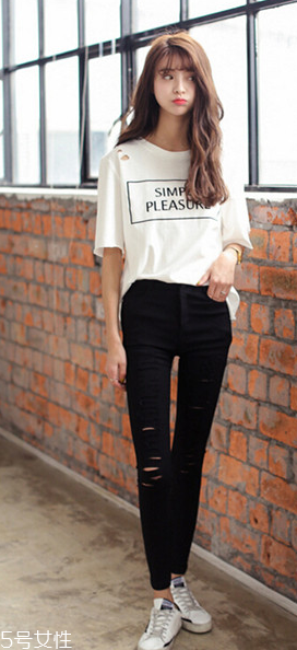 字母t恤怎么搭好看 3招不顯胖穿搭 字母t恤怎么搭好看 3招不顯胖穿搭