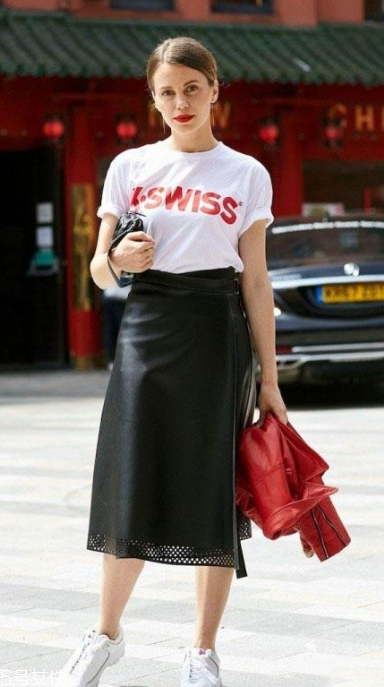 字母t恤怎么搭好看 3招不顯胖穿搭 字母t恤怎么搭好看 3招不顯胖穿搭