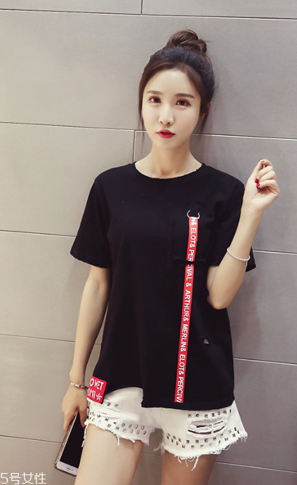 字母t恤怎么搭好看 3招不顯胖穿搭 字母t恤怎么搭好看 3招不顯胖穿搭