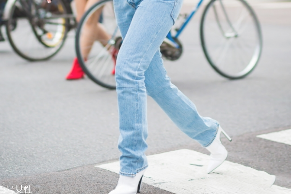 白色短靴搭配 教你成為冬天最美的仙女 白色短靴搭配 教你成為冬天最美的仙女