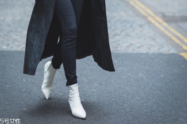 白色短靴搭配 教你成為冬天最美的仙女 白色短靴搭配 教你成為冬天最美的仙女