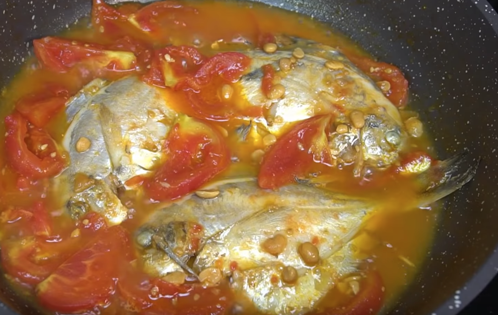 白鯧魚怎么做好吃 酸甜可口番茄燜白鯧的做法 白鯧魚怎么做好吃 酸甜可口番茄燜白鯧的做法