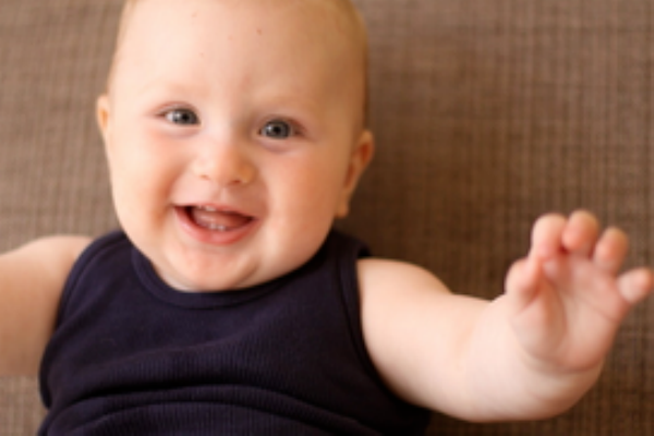 寶寶手指脫皮是怎么回事 寶寶手指脫皮是怎么回事