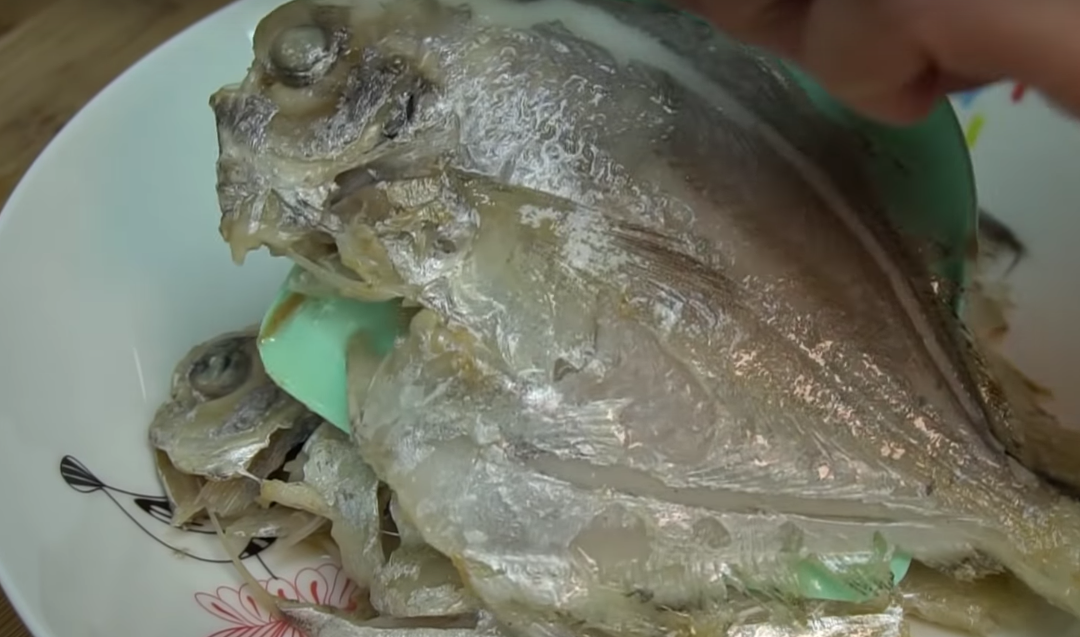 白鯧魚怎么做好吃 酸甜可口番茄燜白鯧的做法 白鯧魚怎么做好吃 酸甜可口番茄燜白鯧的做法