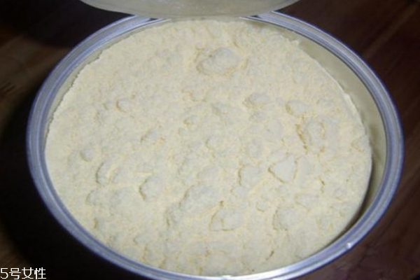 奶粉結(jié)塊是什么原因 還能喝嗎 奶粉結(jié)塊是什么原因 還能喝嗎