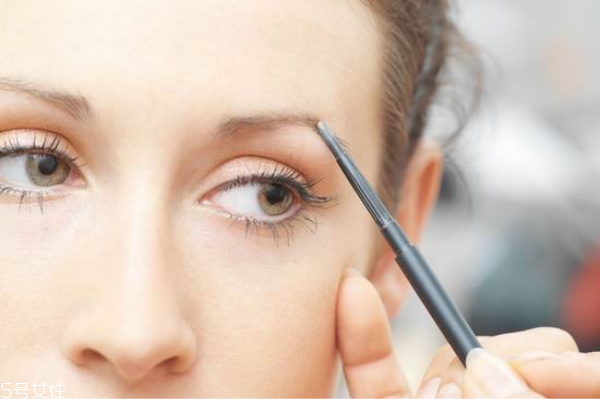 方臉適合什么眉形 挑眉更適合 方臉適合什么眉形 挑眉更適合