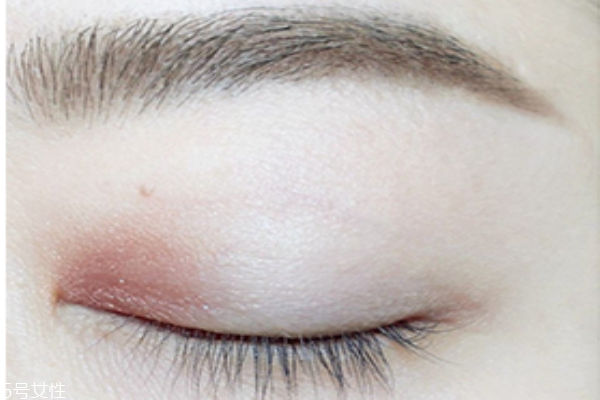 圓眼睛怎么畫眼妝 圓眼眼妝教程 圓眼睛怎么畫眼妝 圓眼眼妝教程