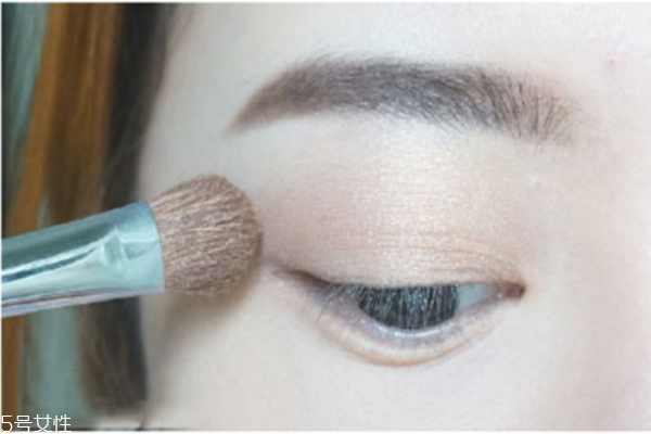 圓眼睛怎么畫眼妝 圓眼眼妝教程 圓眼睛怎么畫眼妝 圓眼眼妝教程