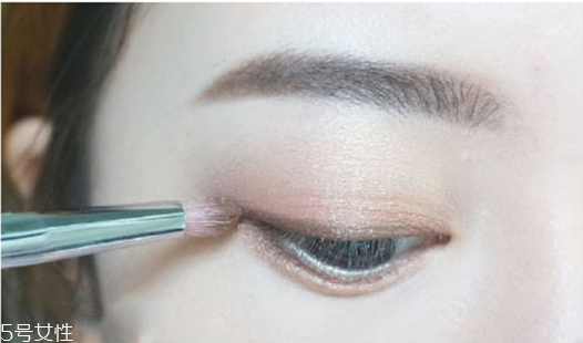 圓眼睛怎么畫眼妝 圓眼眼妝教程 圓眼睛怎么畫眼妝 圓眼眼妝教程