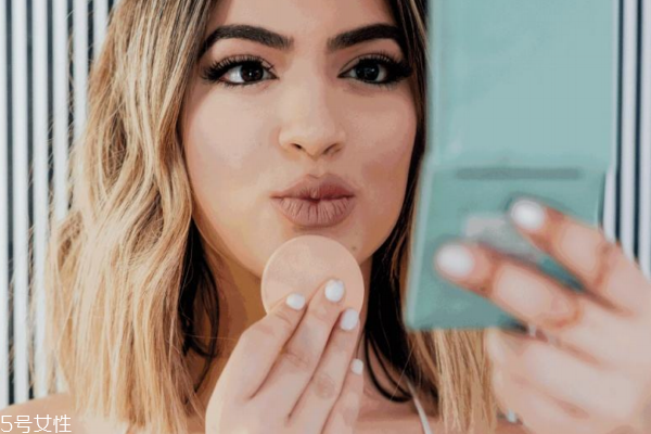 冬天卡粉怎么辦 教你如何告別卡粉 冬天卡粉怎么辦 教你如何告別卡粉