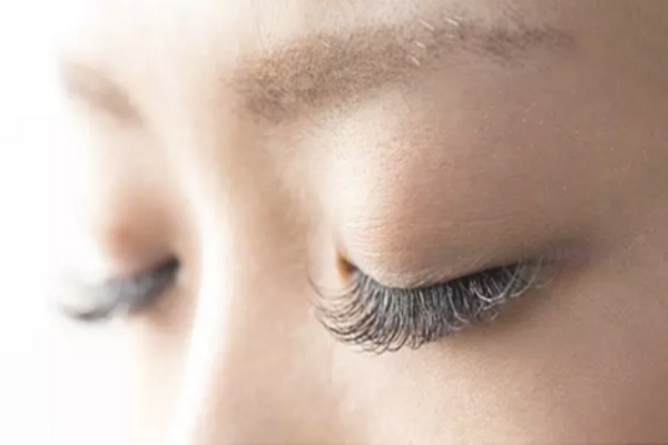 嫁接睫毛一般多少錢 嫁接睫毛后怎樣保持更長(zhǎng)時(shí)間