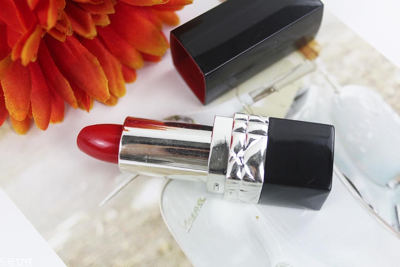 迪奧999口紅沾杯嗎 迪奧999口紅評(píng)測 迪奧999口紅沾杯嗎 迪奧999口紅評(píng)測