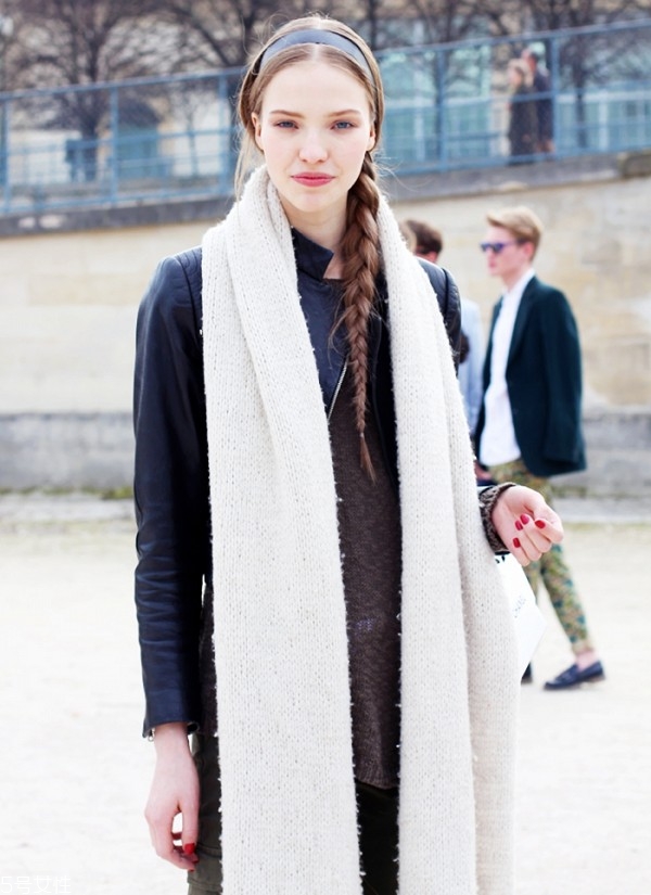 冬季圍巾怎么搭配衣服 冬季圍巾搭配圖片 冬季圍巾怎么搭配衣服 冬季圍巾搭配圖片