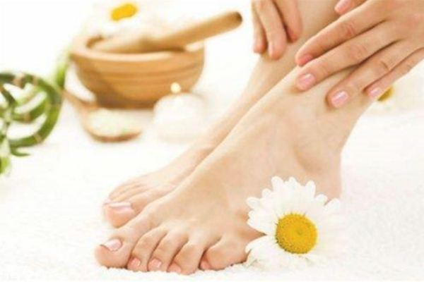 冬天腳冰涼出汗是什么原因 腳冰涼的常見原因 冬天腳冰涼出汗是什么原因 腳冰涼的常見原因