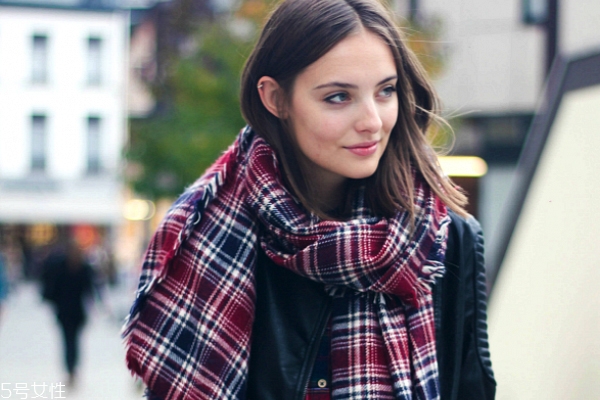 冬季圍巾怎么搭配衣服 冬季圍巾搭配圖片 冬季圍巾怎么搭配衣服 冬季圍巾搭配圖片