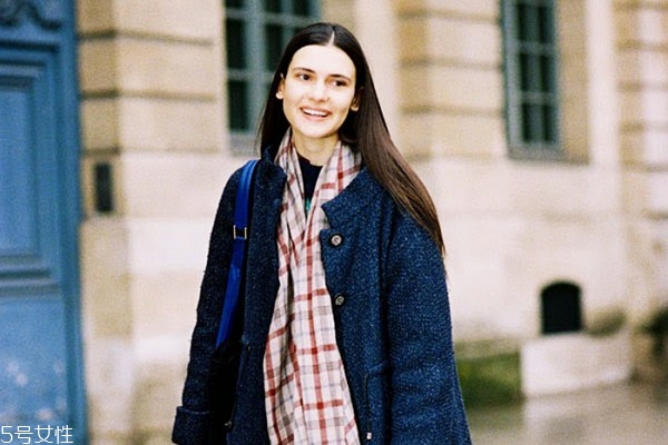 冬季圍巾怎么搭配衣服 冬季圍巾搭配圖片 冬季圍巾怎么搭配衣服 冬季圍巾搭配圖片