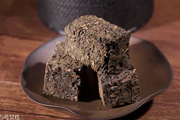 隔夜黑茶能不能喝 隔夜黑茶10大功效 隔夜黑茶能不能喝 隔夜黑茶10大功效