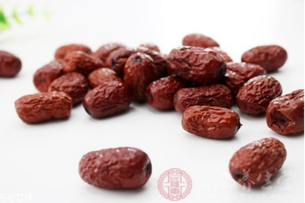 中醫(yī)治療白發(fā)有偏方 健康養(yǎng)生小常識 中醫(yī)治療白發(fā)有偏方 健康養(yǎng)生小常識