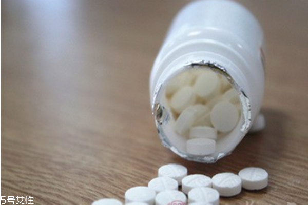 中醫(yī)治療白發(fā)有偏方 健康養(yǎng)生小常識 中醫(yī)治療白發(fā)有偏方 健康養(yǎng)生小常識