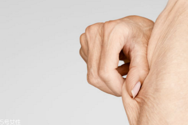 皮膚松弛，你應(yīng)該為肌膚補充營養(yǎng)