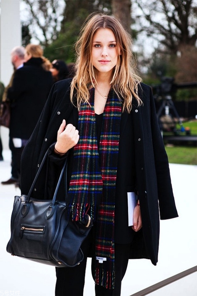 冬季圍巾怎么搭配衣服 冬季圍巾搭配圖片 冬季圍巾怎么搭配衣服 冬季圍巾搭配圖片