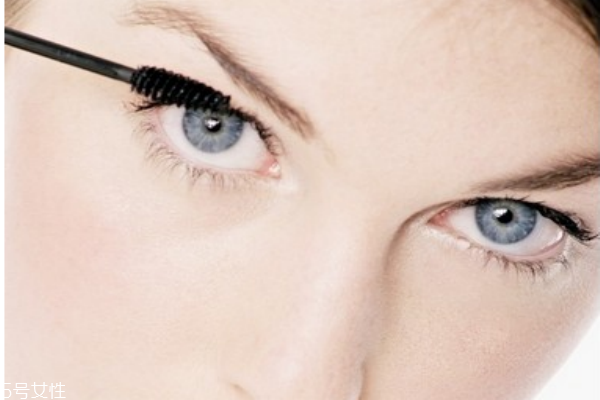 初學(xué)化妝的正確順序步驟 新手化妝誤區(qū)千萬要注意 初學(xué)化妝的正確順序步驟 新手化妝誤區(qū)千萬要注意