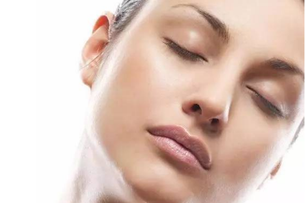 初學(xué)化妝的正確順序步驟 新手化妝誤區(qū)千萬要注意 初學(xué)化妝的正確順序步驟 新手化妝誤區(qū)千萬要注意