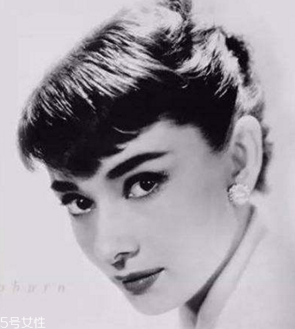 赫本妝容畫(huà)法 教你如何畫(huà)赫本妝 赫本妝容畫(huà)法 教你如何畫(huà)赫本妝