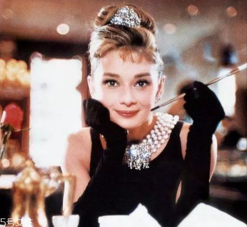 赫本妝容畫(huà)法 教你如何畫(huà)赫本妝 赫本妝容畫(huà)法 教你如何畫(huà)赫本妝