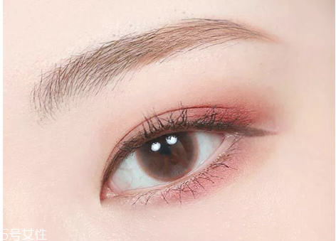 日系甜美約會(huì)妝容畫(huà)法 仙女必學(xué)秋冬眼妝