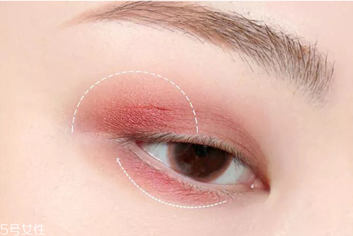 日系甜美約會(huì)妝容畫(huà)法 仙女必學(xué)秋冬眼妝