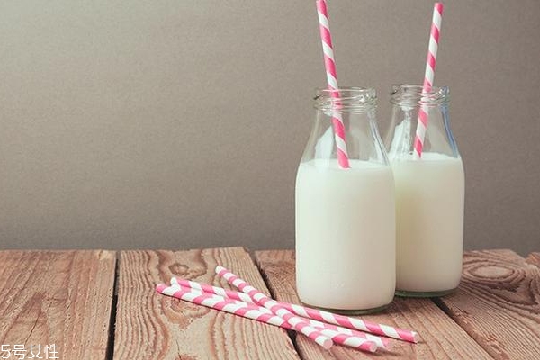 脫脂奶粉有營(yíng)養(yǎng)嗎 吃起來(lái)并不健康 脫脂奶粉有營(yíng)養(yǎng)嗎 吃起來(lái)并不健康