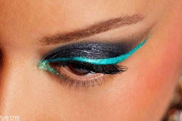 傲嬌女王眼妝畫法步驟 傲嬌女王眼妝畫法步驟