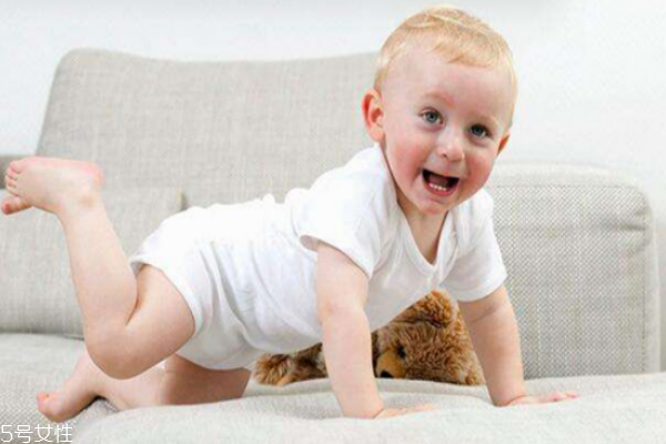 學步車的危害 寶寶學走路要注意