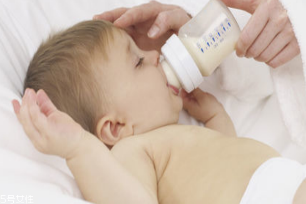 乳糖不耐受和牛奶蛋白過敏的區(qū)別 別再傻傻分不清楚了 乳糖不耐受和牛奶蛋白過敏的區(qū)別 別再傻傻分不清楚了