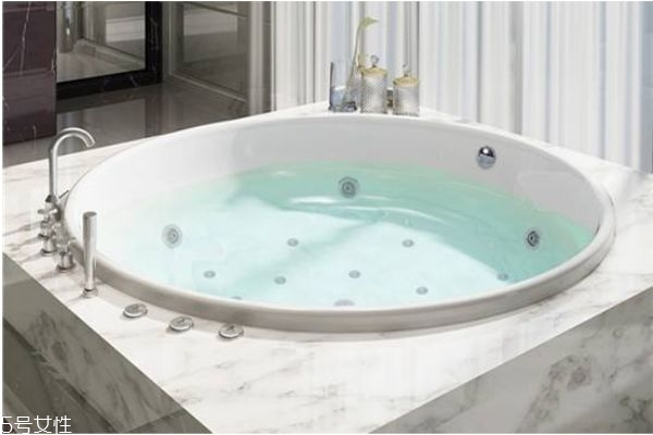 浴缸尺寸一般多大合適 浴缸的分類及特點(diǎn) 浴缸尺寸一般多大合適 浴缸的分類及特點(diǎn)