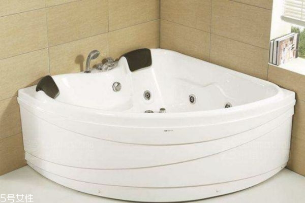 浴缸尺寸一般多大合適 浴缸的分類及特點(diǎn) 浴缸尺寸一般多大合適 浴缸的分類及特點(diǎn)