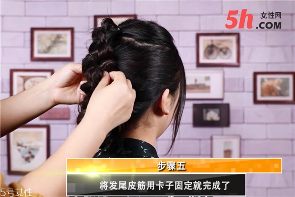 歐式高馬尾編發(fā)教程 歐式高馬尾編發(fā)教程