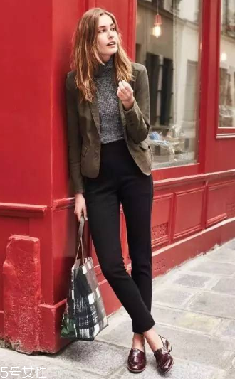 樂福鞋怎么搭配衣服 3種樂福鞋搭配指南 樂福鞋怎么搭配衣服 3種樂福鞋搭配指南