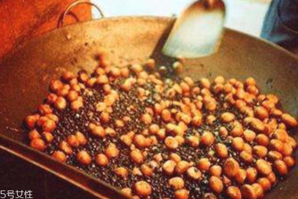 板栗熱量高嗎會(huì)發(fā)胖嗎 一天吃多少合適 板栗熱量高嗎會(huì)發(fā)胖嗎 一天吃多少合適