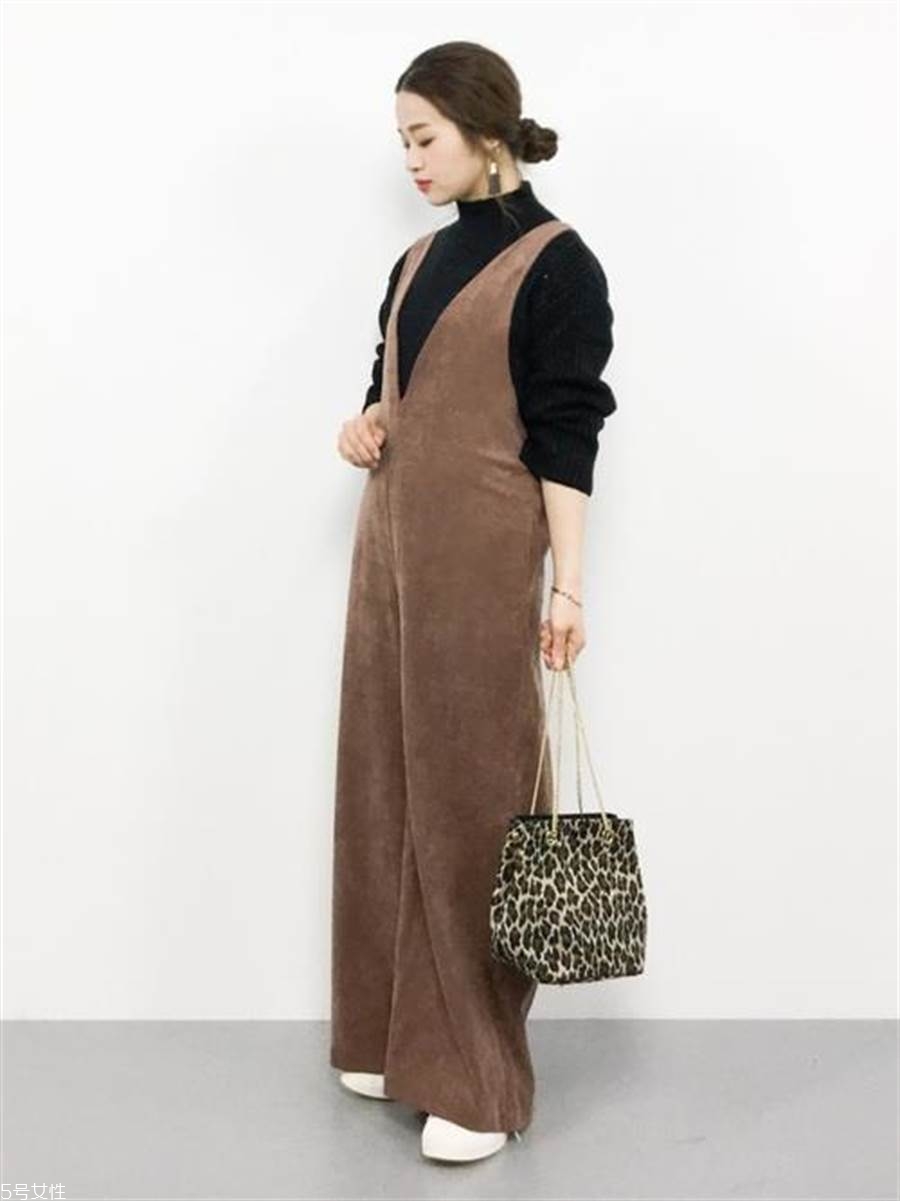 燈芯絨衣服怎么搭配圖片 7種單品打造秋冬最潮穿搭 燈芯絨衣服怎么搭配圖片 7種單品打造秋冬最潮穿搭