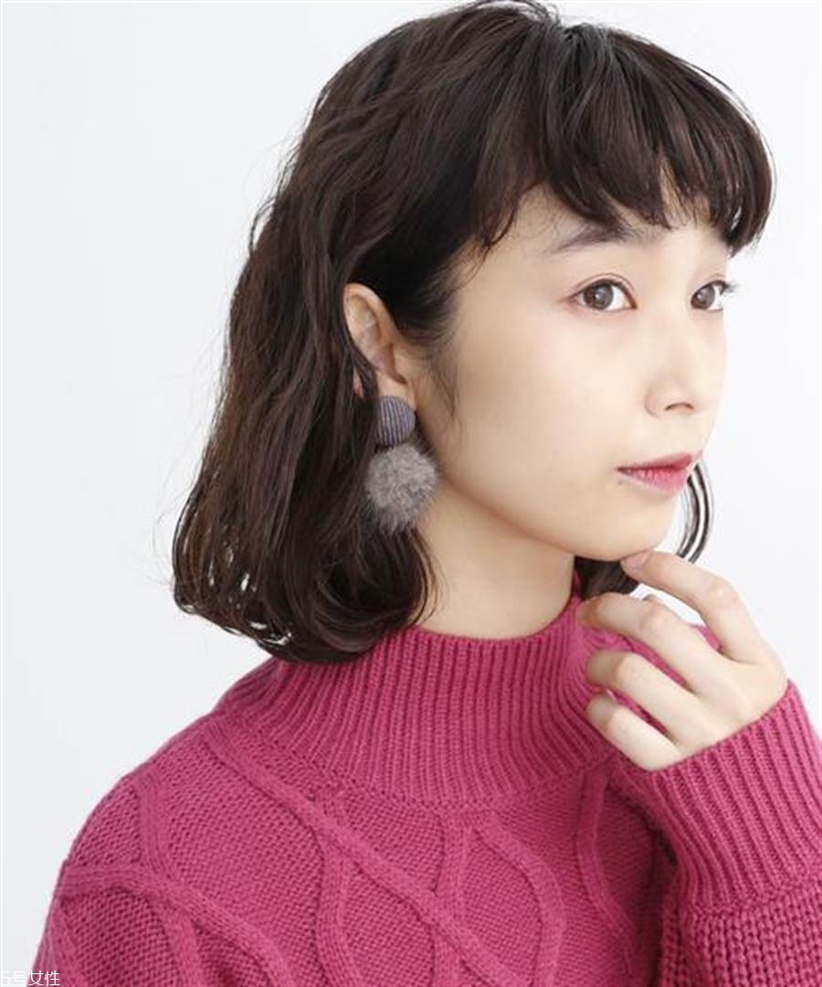 燈芯絨衣服怎么搭配圖片 7種單品打造秋冬最潮穿搭 燈芯絨衣服怎么搭配圖片 7種單品打造秋冬最潮穿搭