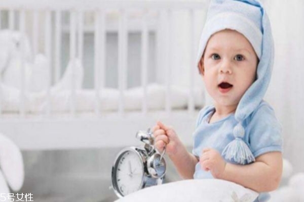 嬰兒不枕枕頭的危害 媽媽必須要知道 嬰兒不枕枕頭的危害 媽媽必須要知道