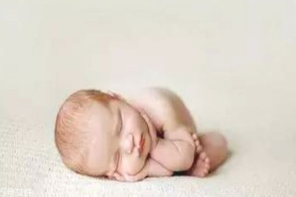 寶寶怎么睡頭型才好看 睡出好頭型 寶寶怎么睡頭型才好看 睡出好頭型